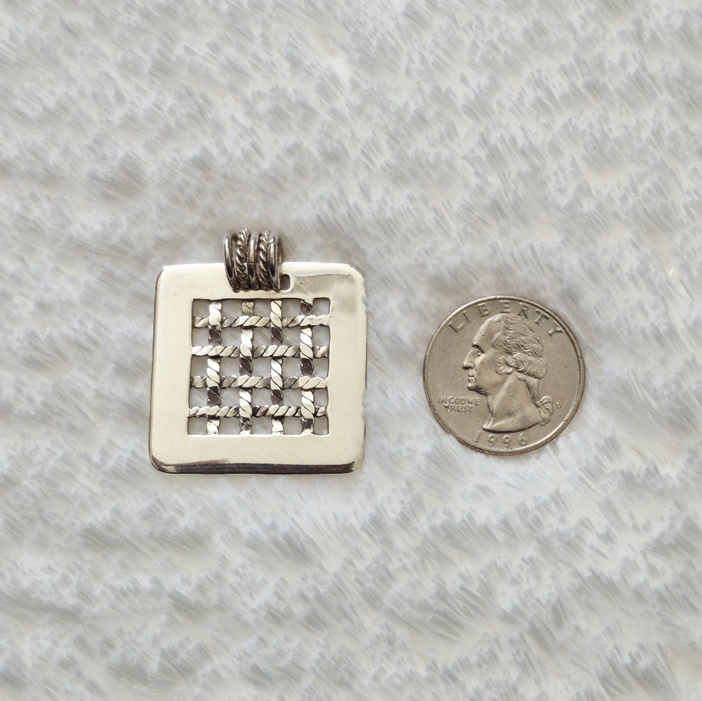 925 Vintage Sterling Silver Woven Square Pendant - Picture 4 of 7